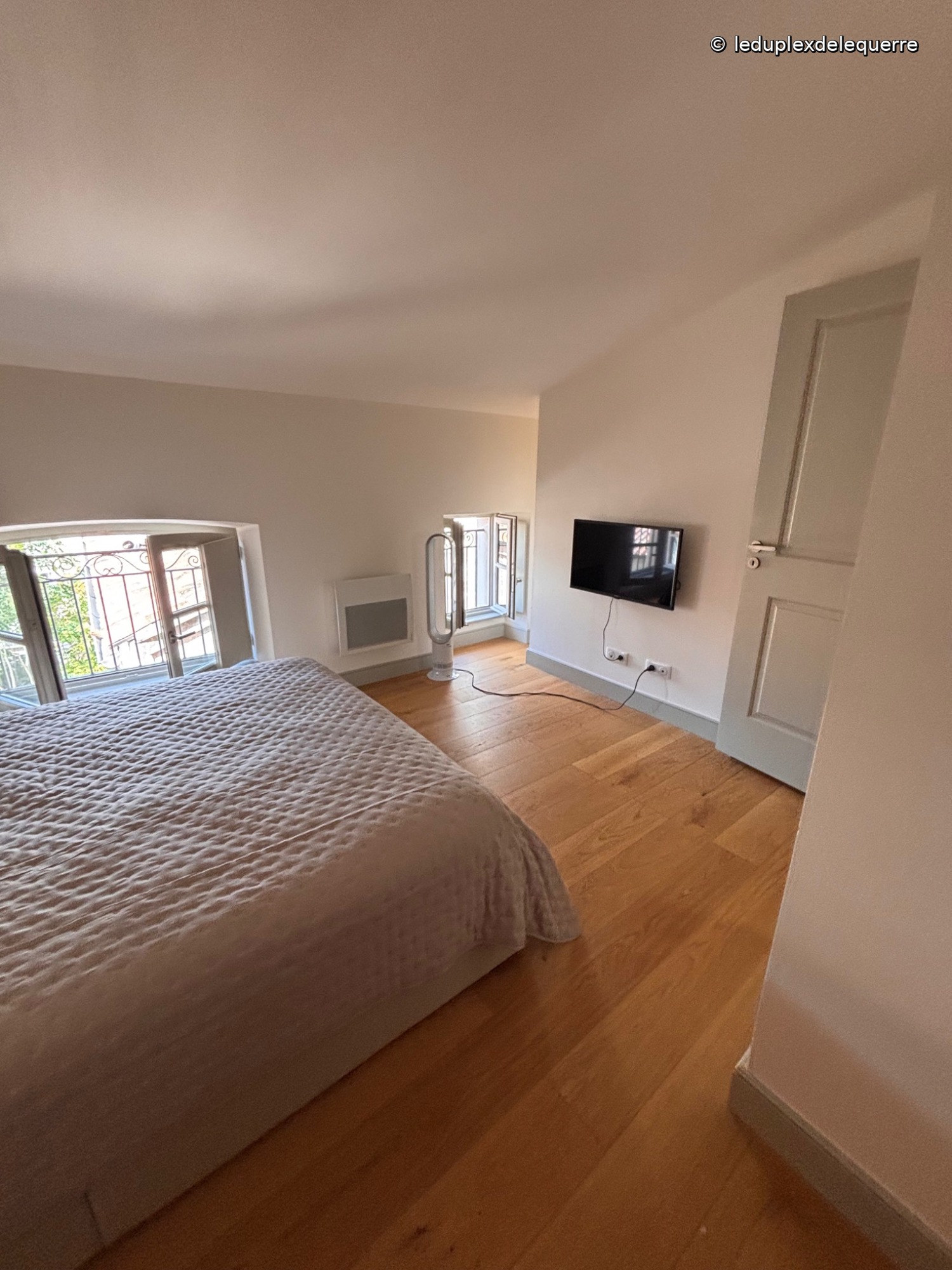 Bright bedroom in the Toulon holiday apartment
