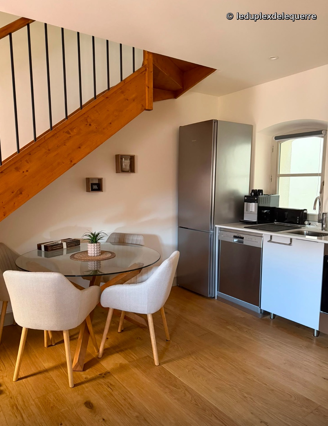 Table du coin repas du Duplex de l’Équerre