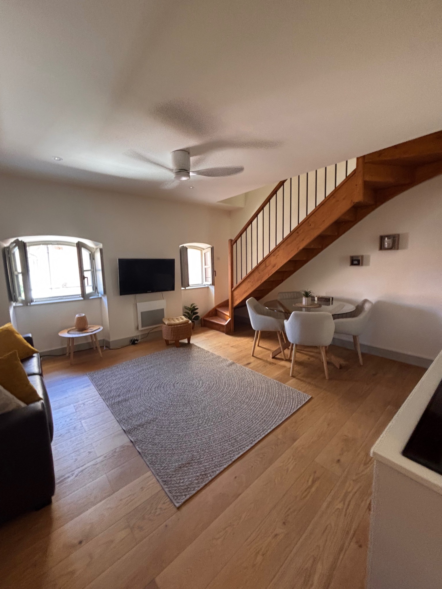 Smart TV in the living room of the Toulon duplex