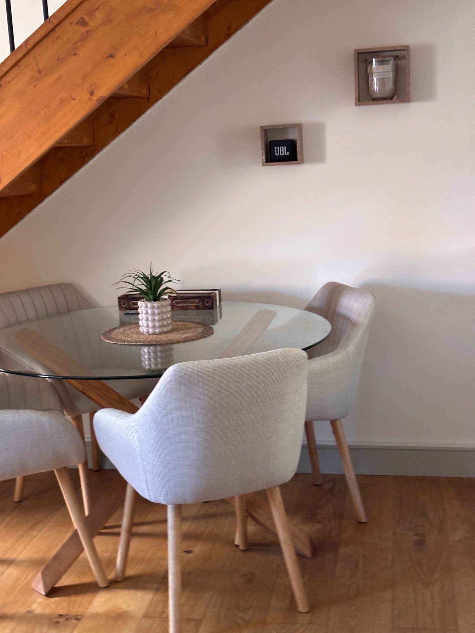 Dining area for four guests in the Toulon holiday apartment
